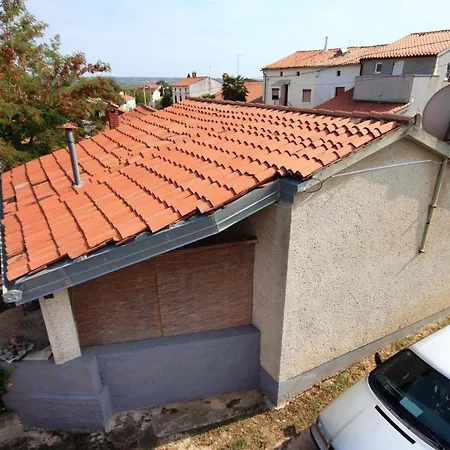 Vakantiehuis House With A Parking Space Tar, Porec - 7025