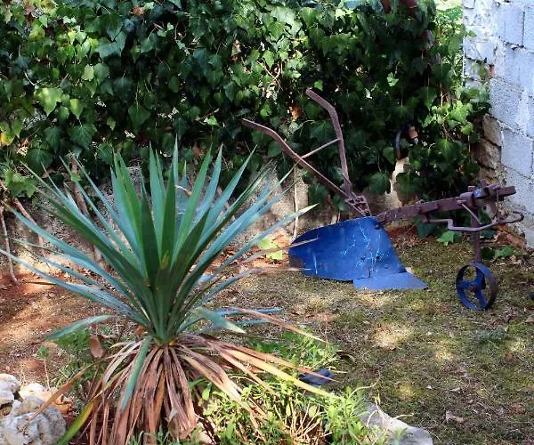 Vakantiehuis House With A Parking Space Tar, Porec - 7025 Tar-Vabriga